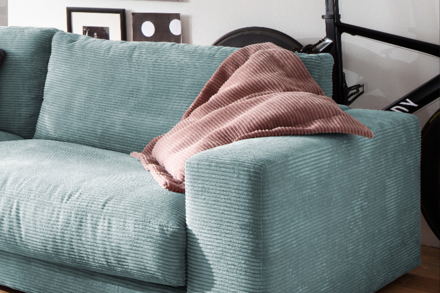 7078cce3-6b7a-4c2b-aff4-d7a280b01b6e