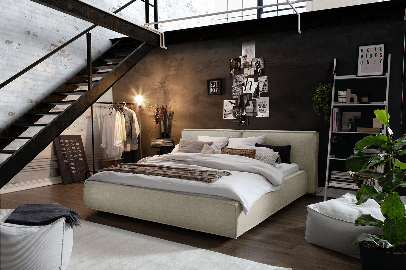 e0b24399-4dff-467f-9173-2bccc4f33fdb