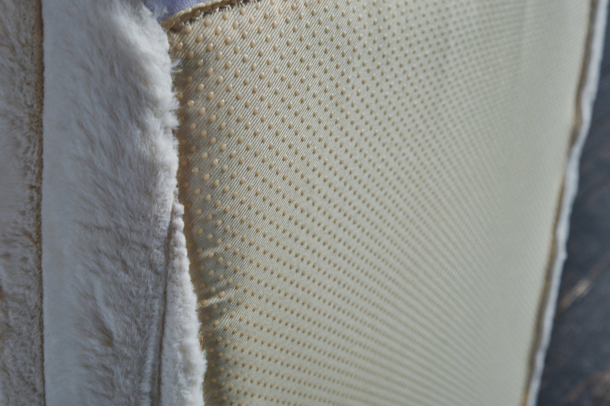 KAWOLA Hocker WIOLO SOFT Polsterhocker mit Rückenkissen Weicher Breitcord cremeweiß