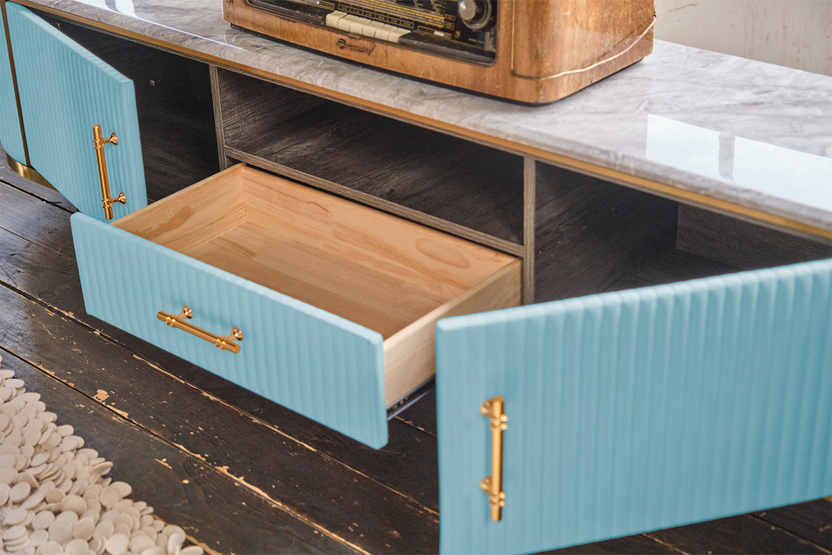 KAWOLA Lowboard MARIA TV-Bank Marmorplatte Kunstleder hellblau