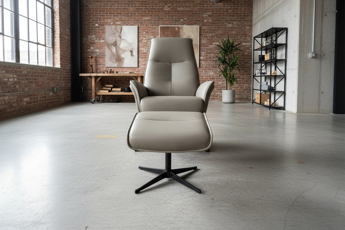 KAWOLA Relaxsessel JOSIANE Drehsessel Leder grau mit Hocker