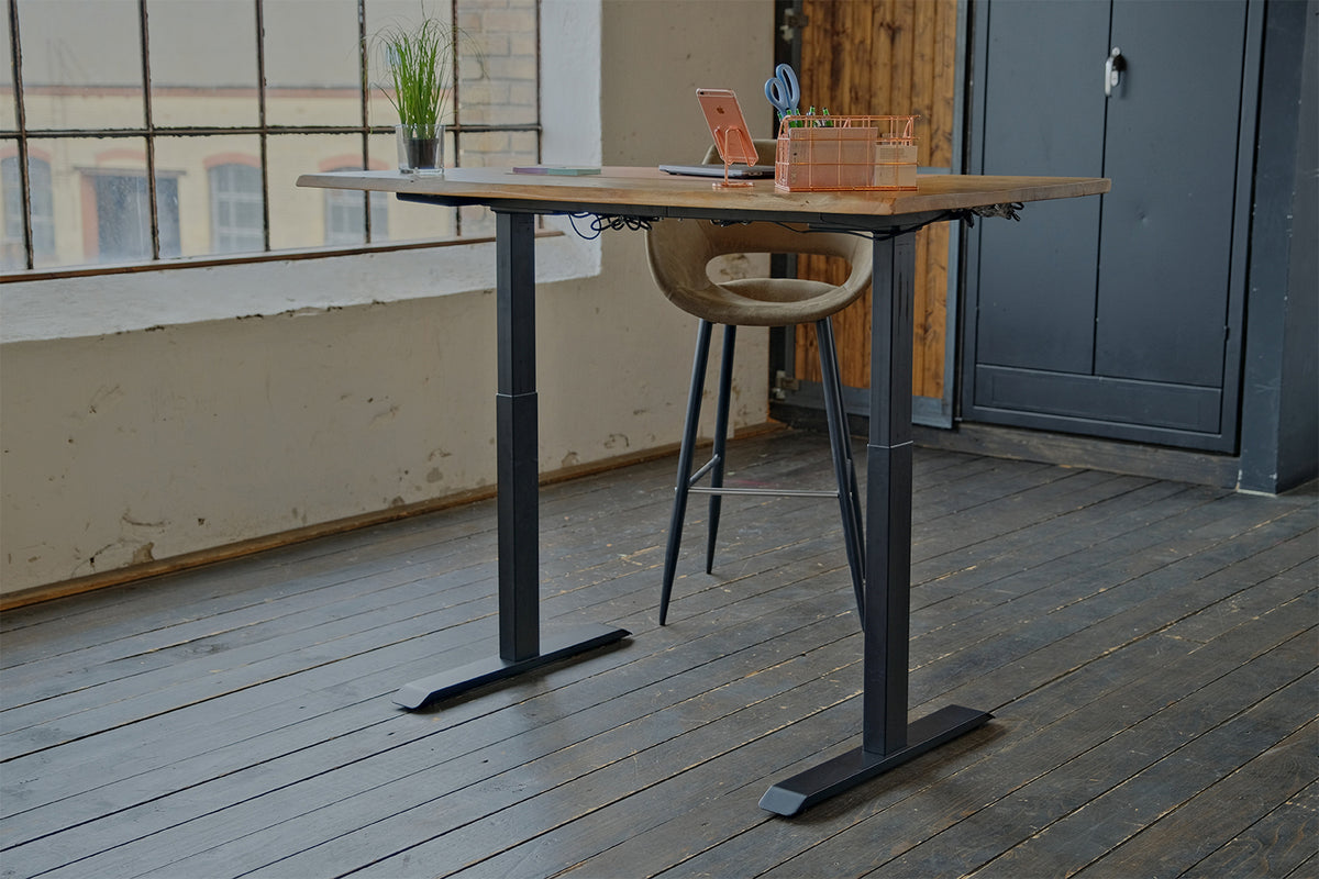 KAWOLA Schreibtisch LORA elektrisch höhenverstellbar mit Baumkante massiv