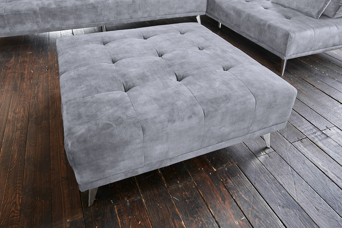 KAWOLA Sofa WIOLO Schlafsofa Daybed mit Hocker velvet grau