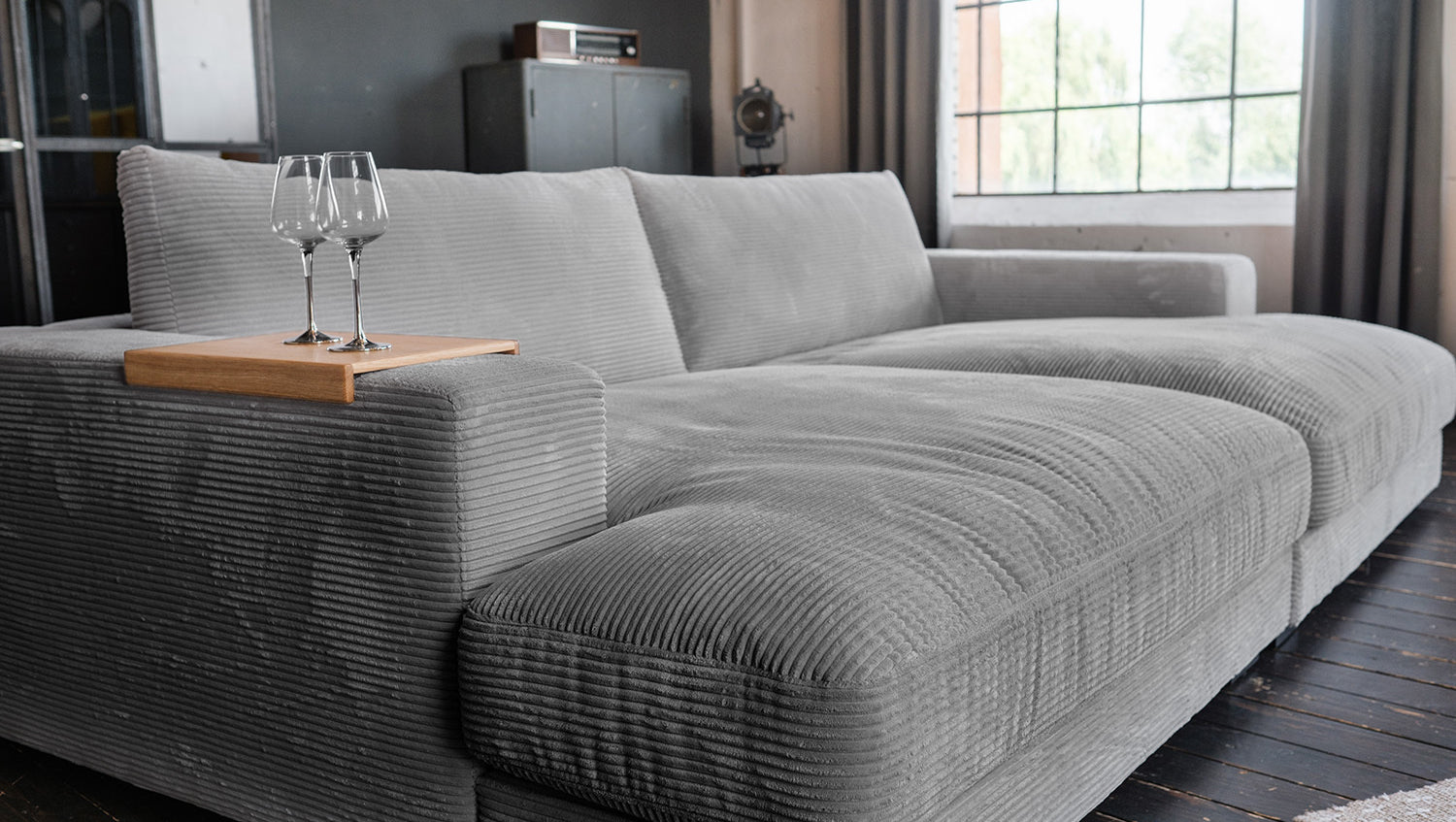 KAWOLA Big Sofa MADELINE Cord grau mit Hocker und 4 Zierkissen
