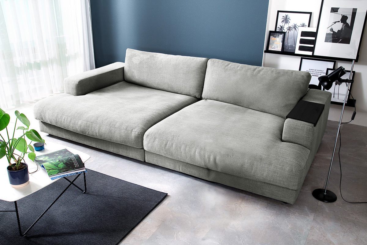 KAWOLA Big Sofa MADELINE Stoff silber, 290 x 190, mit Holztablett schwarz