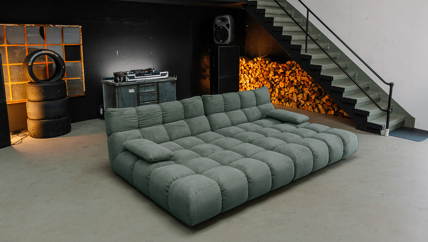 KAWOLA Big Sofa VIVIEN Feincord grün