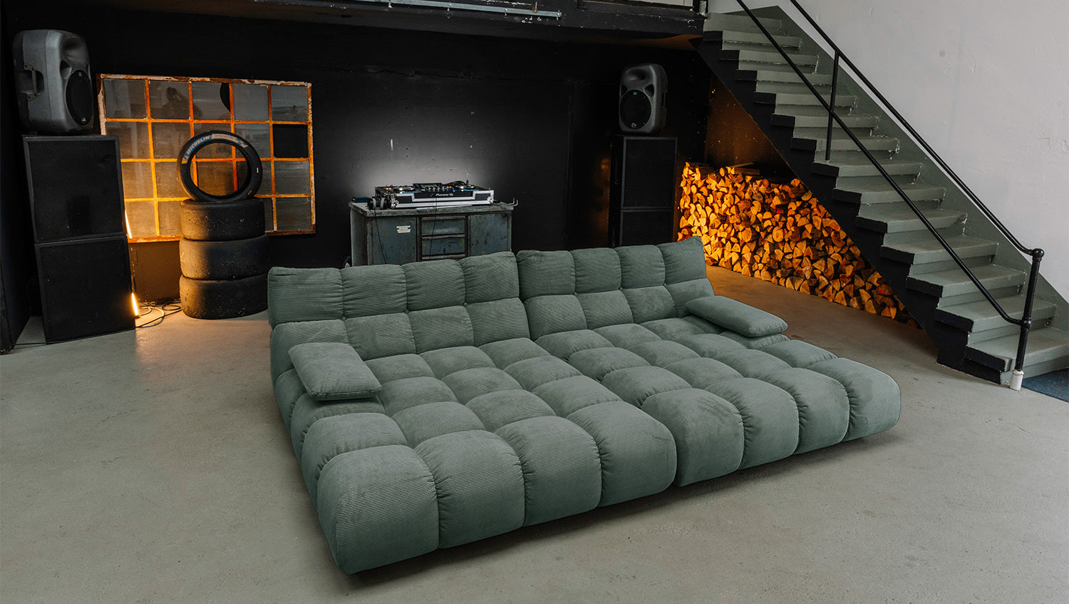 KAWOLA Big Sofa VIVIEN Feincord grün