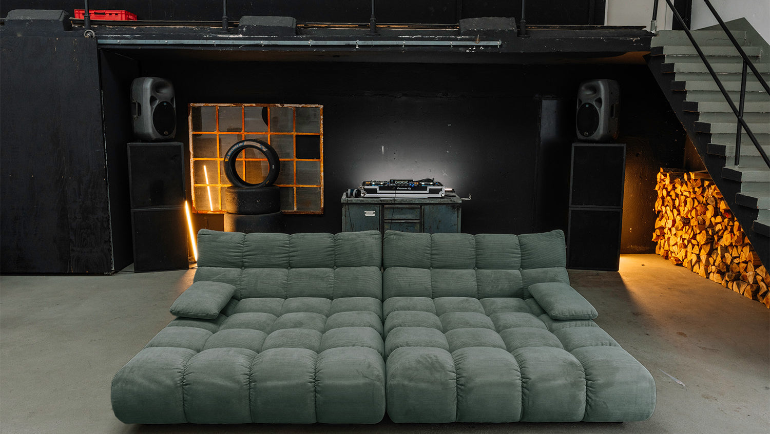 KAWOLA Big Sofa VIVIEN Feincord grün