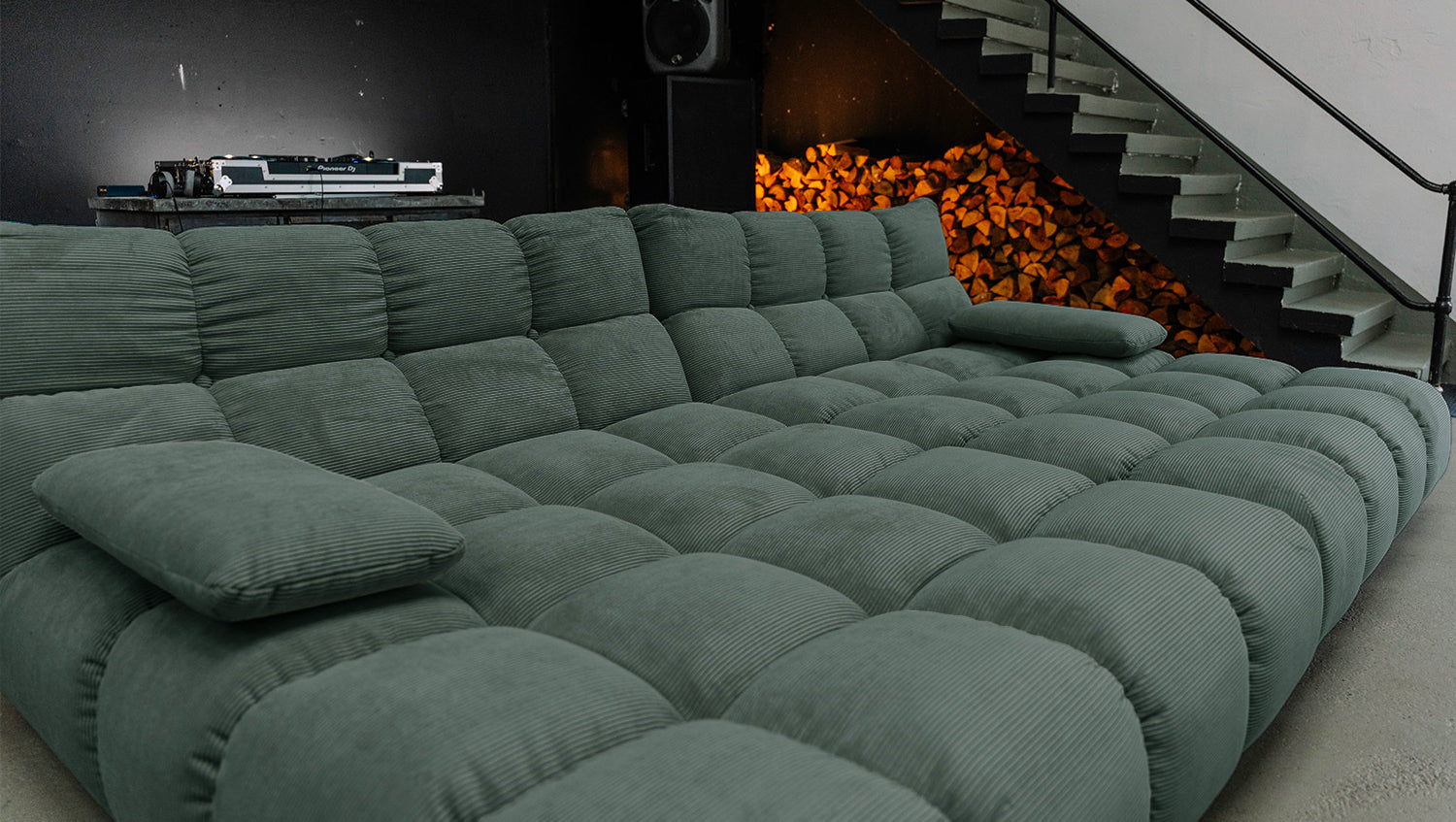 KAWOLA Big Sofa VIVIEN Feincord grün