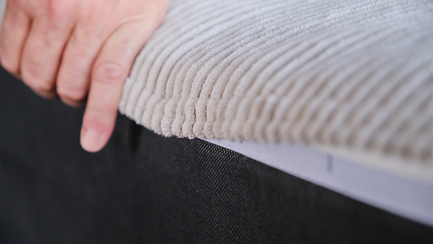 KAWOLA Hocker WIOLO SOFT Polsterhocker mit Rückenkissen Cord hellgrau
