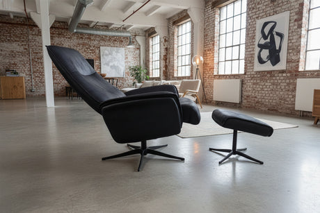 KAWOLA Relaxsessel JOSIANE Drehsessel Lederfaserstoff schwarz mit Hocker