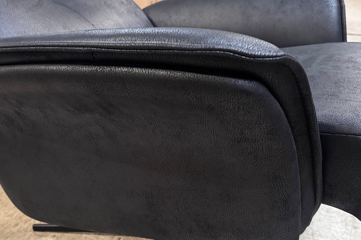 KAWOLA Relaxsessel JOSIANE Drehsessel Lederfaserstoff schwarz mit Hocker