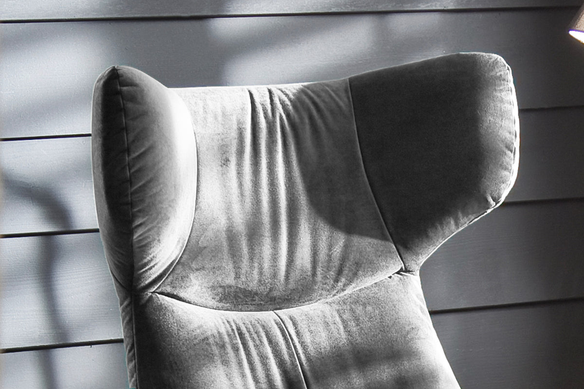 KAWOLA Sessel LOTTE Ohrensessel velvet silber mit Hocker