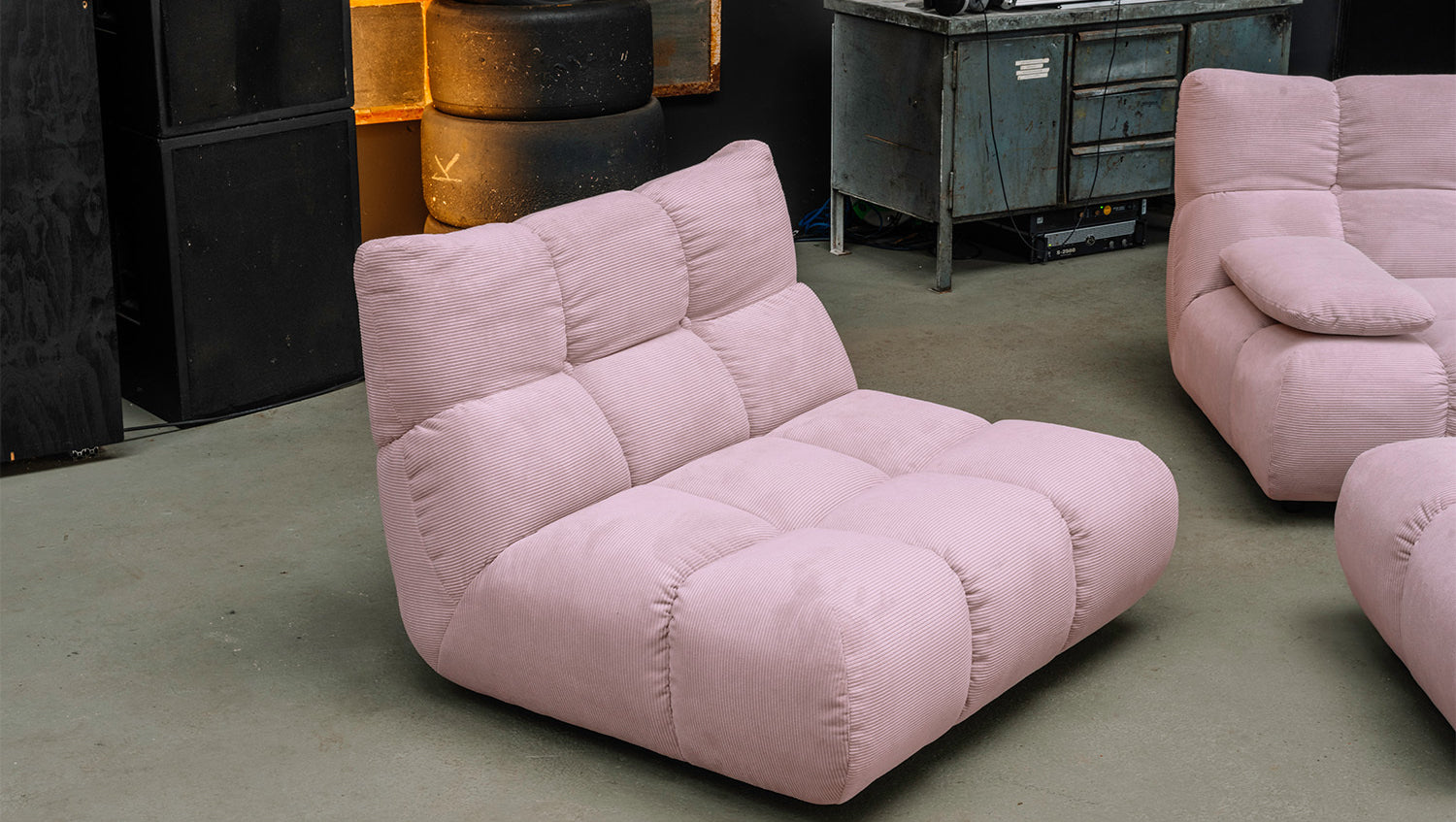 KAWOLA Sessel VIVIEN Drehsessel Feincord rosa