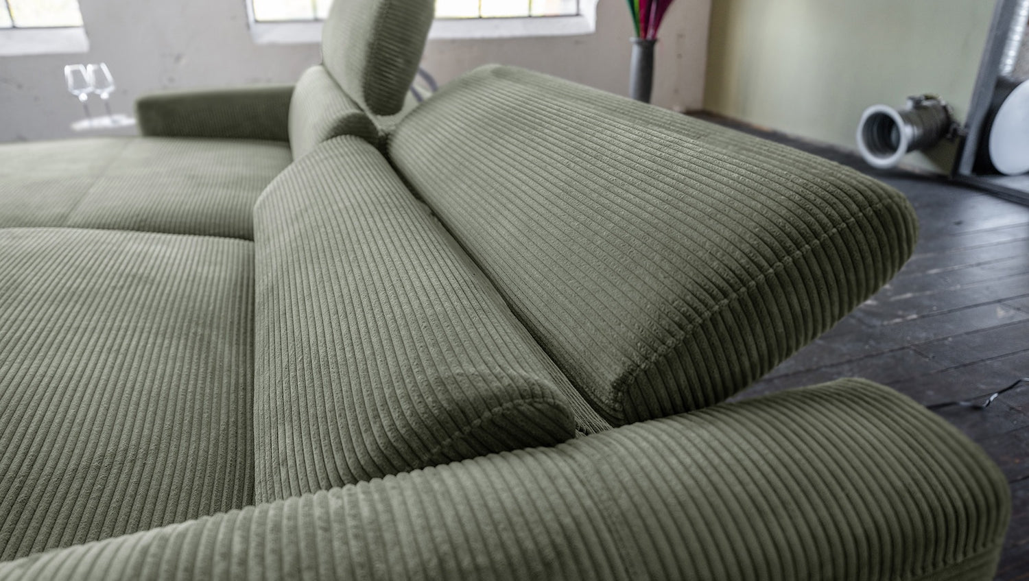 KAWOLA Sofa LAISKA Ecksofa Cord olivgrün