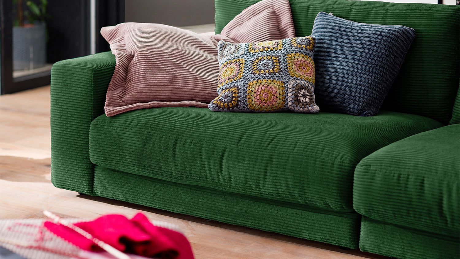 KAWOLA Sofa MADELINE 3-Sitzer Cord smaragd