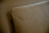 KAWOLA Sofa WIOLO Schlafsofa Daybed mit Hocker Leder camel