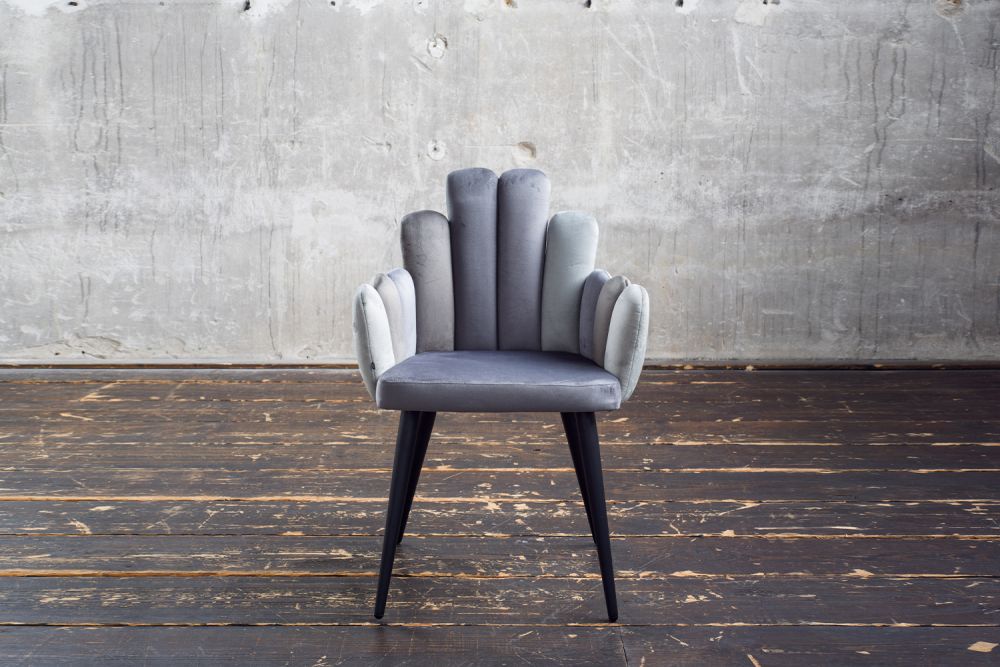 Silla KAWOLA Silla de comedor FREJA Terciopelo gris pié negro