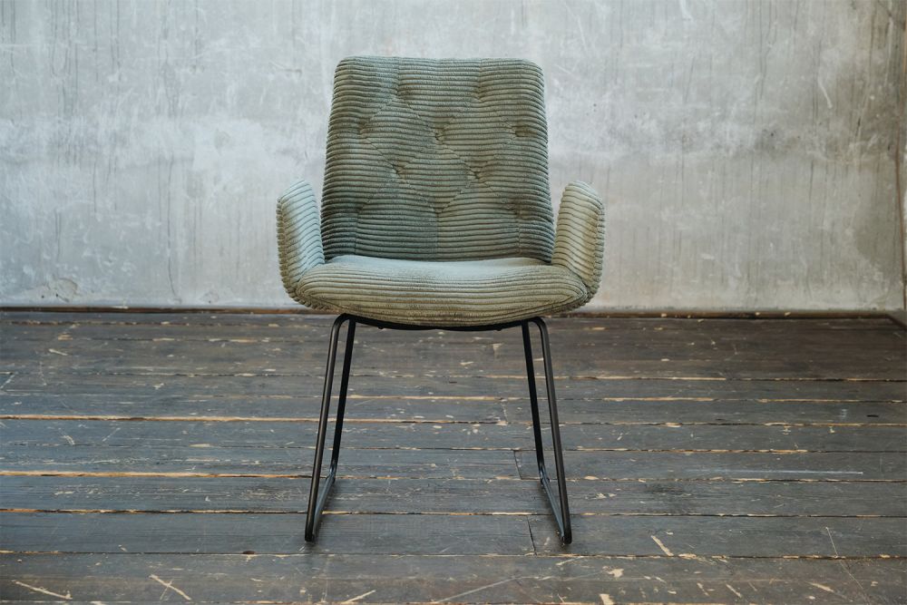 KAWOLA NEW CHARME silla de comedor de pana verde oliva