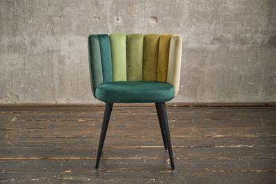 Silla KAWOLA Silla de comedor JADA Terciopelo verde pié negro