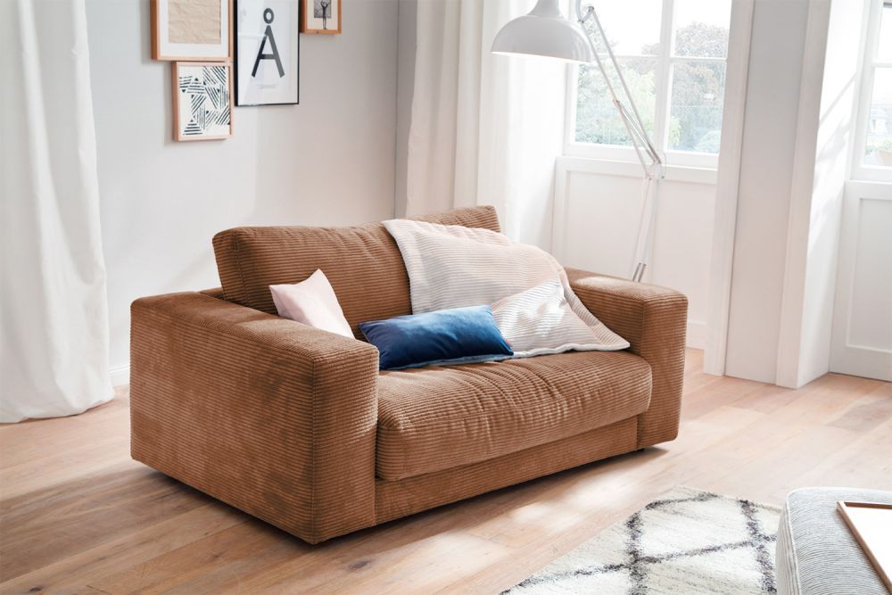 KAWOLA sillón doble MADELINE Loveseat Pana óxido