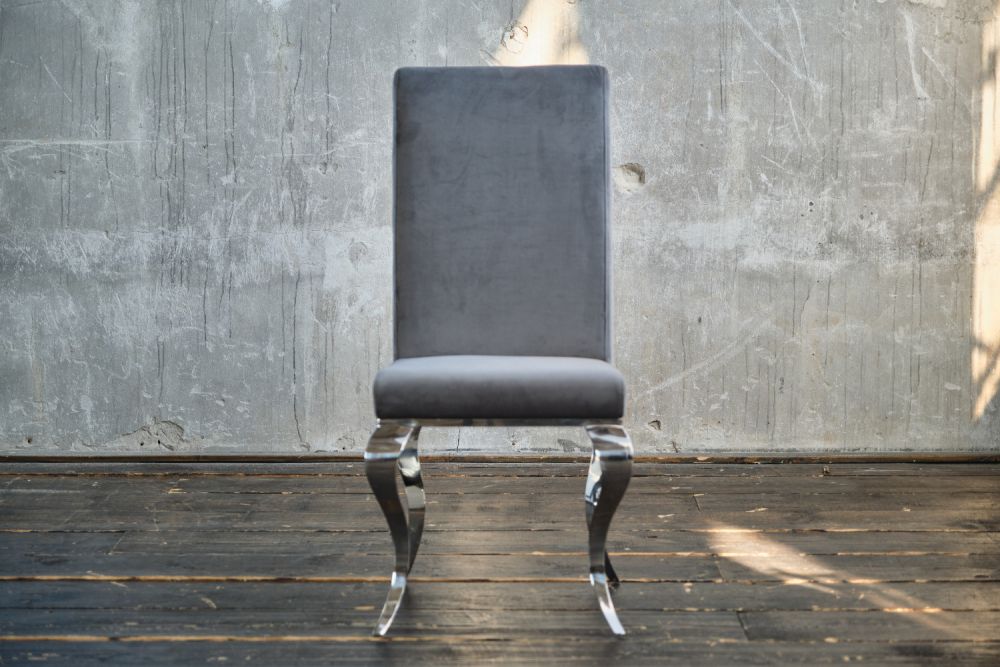 KAWOLA LEIA silla de comedor terciopelo barroco gris