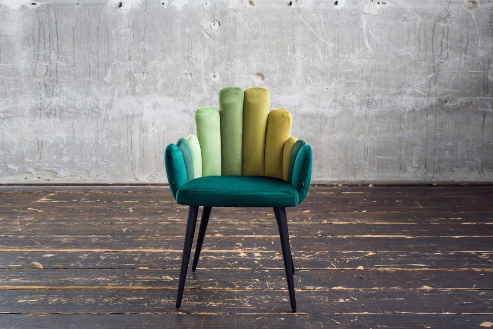 Silla KAWOLA Silla de comedor FREJA Terciopelo verde pié negro