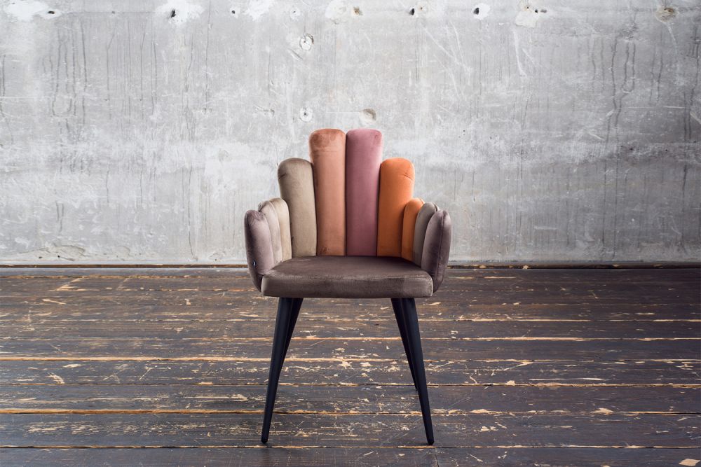 Silla KAWOLA Silla de comedor FREJA Terciopelo marrón pie negro