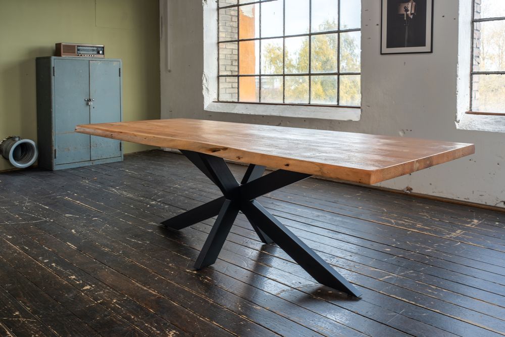 Mesa de comedor KAWOLA SELVA acacia maciza borde de árbol natural