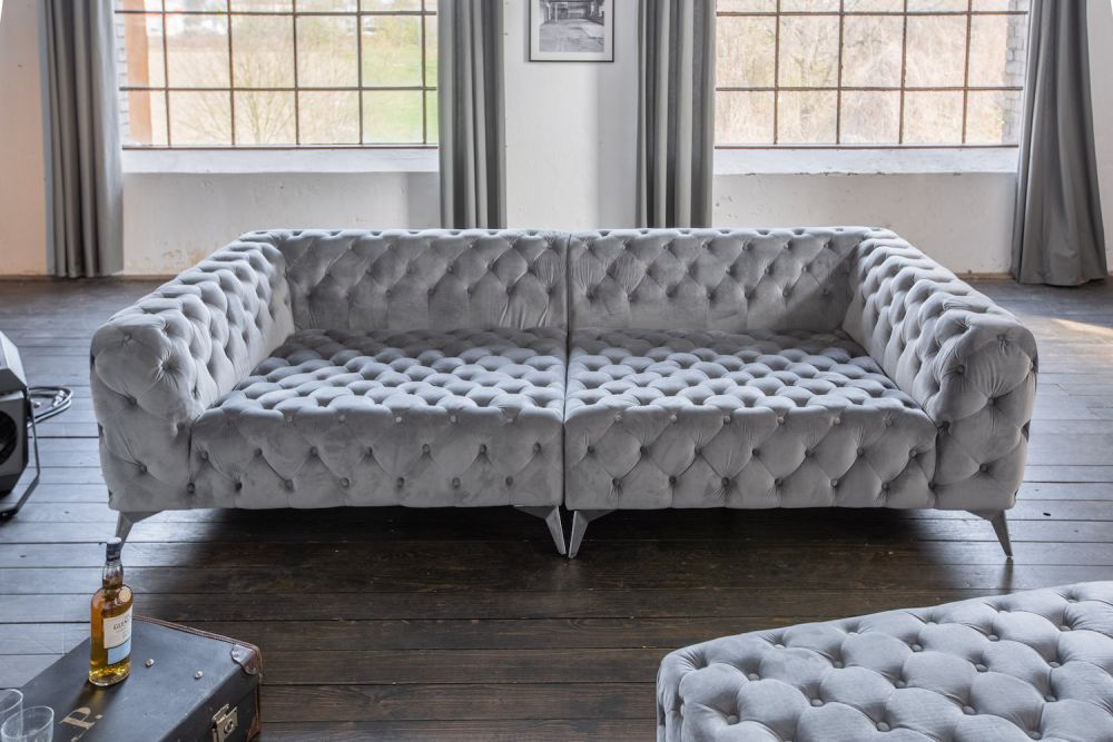 KAWOLA Sofá extra ancho NARLA Sofá Chesterfield Terciopelo plata