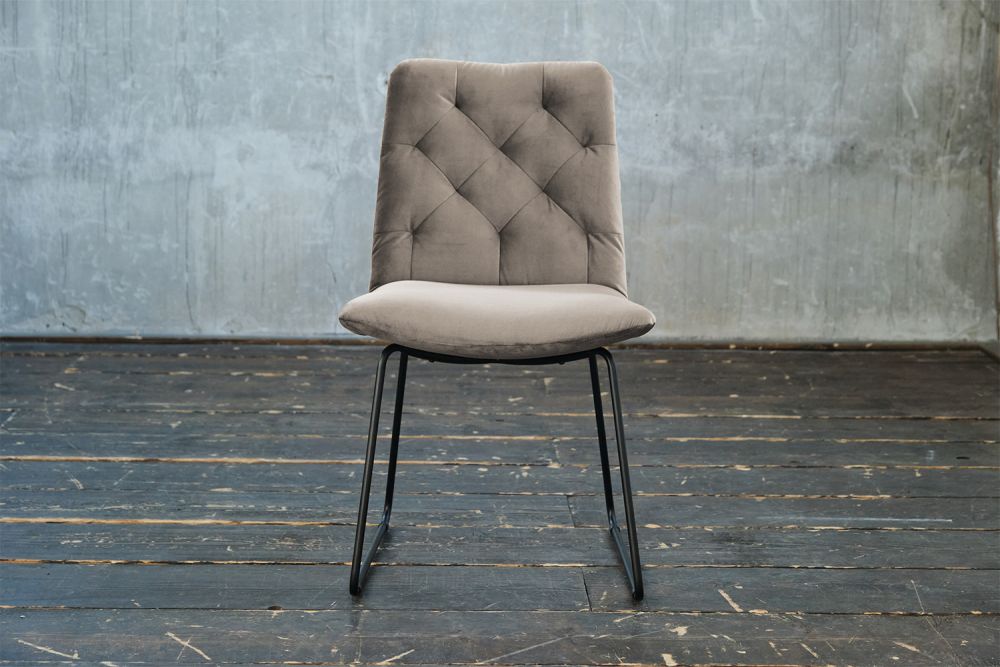 Silla de comedor KAWOLA NEW CHARME Terciopelo arena