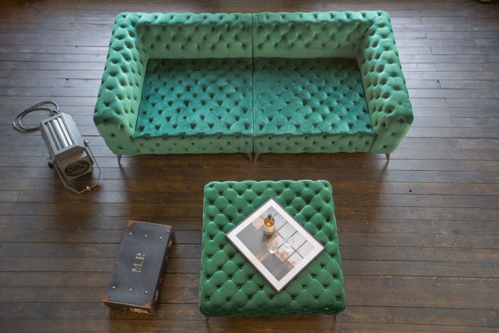 KAWOLA Sofá extra ancho NARLA Sofá Chesterfield Terciopelo verde
