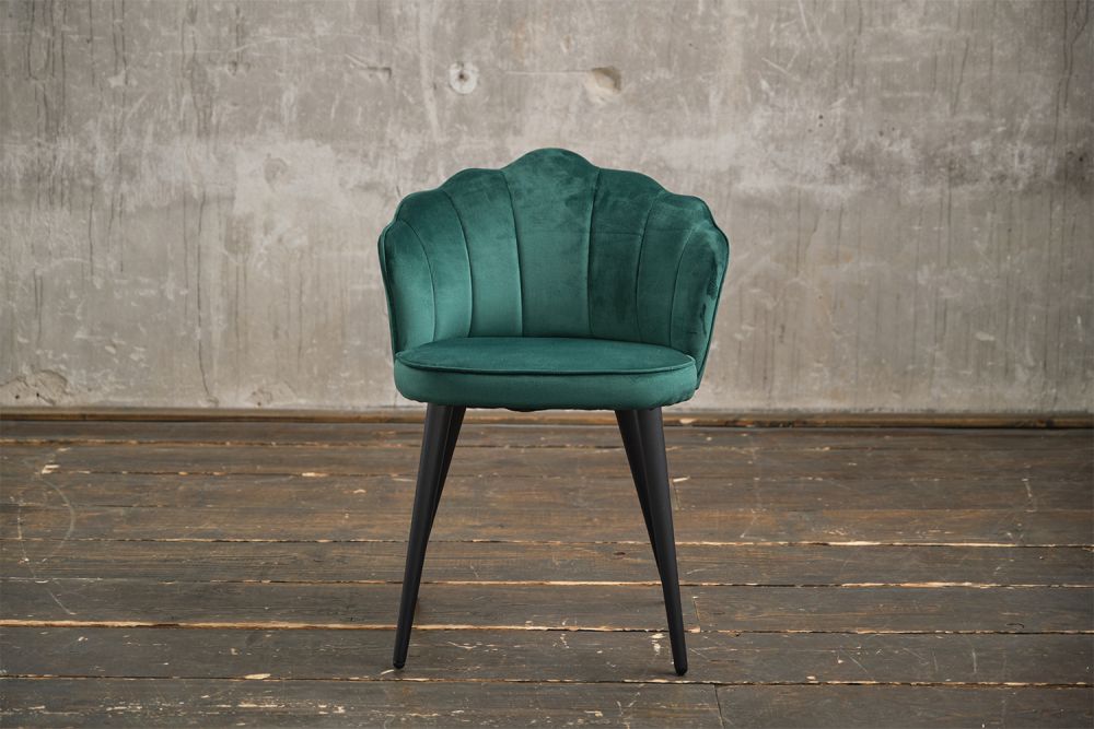 Silla KAWOLA Silla de comedor SALLY Terciopelo verde pié negro