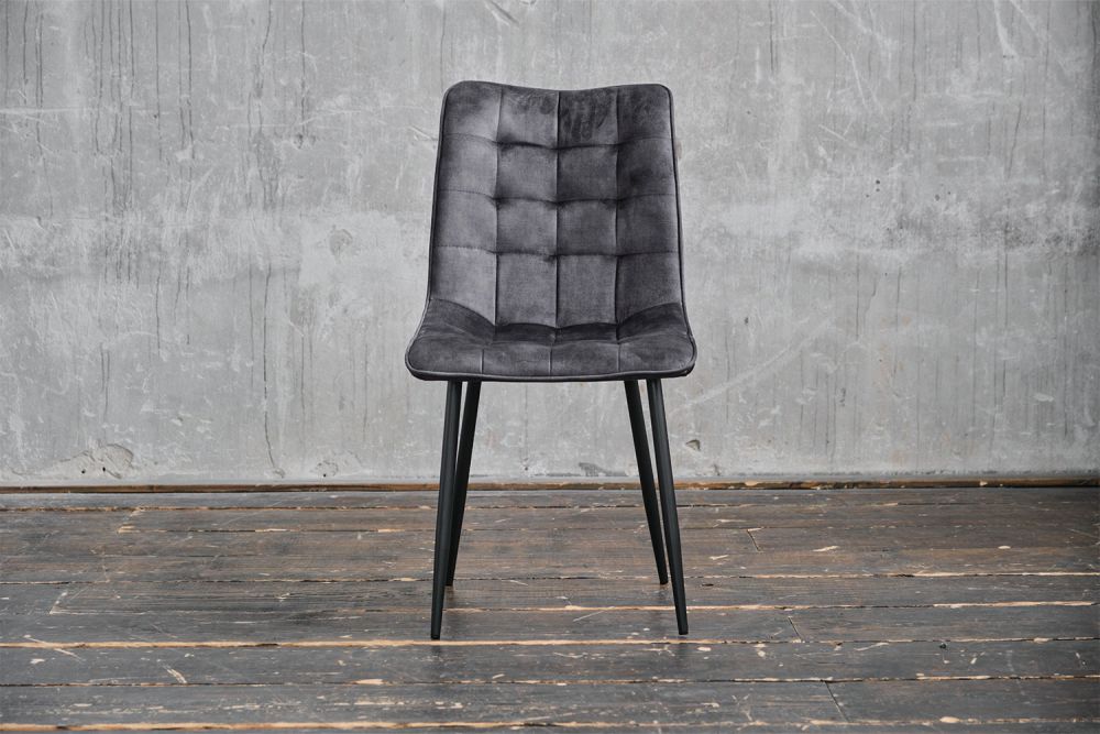 Silla de comedor KAWOLA CLARA Terciopelo antracita