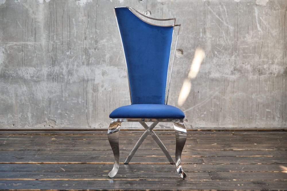 KAWOLA Silla de comedor AMALIA terciopelo barroco azul