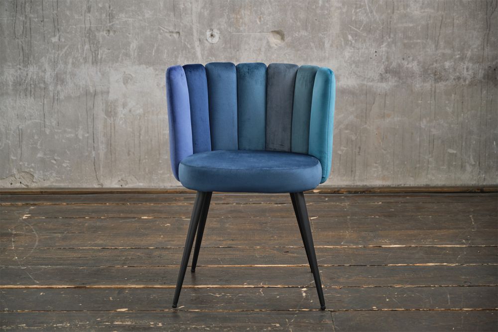 Silla KAWOLA Silla de comedor JADA Azul terciopelo pié negro