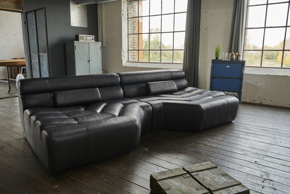 KAWOLA Sofá extra ancho TARA Zona de estar de cuero negro 286x75x148cm (A/A/P)