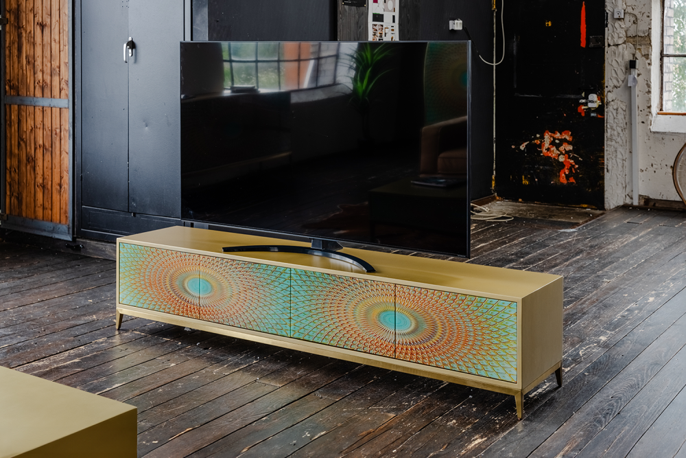 KAWOLA Mueble bajo LAGO Mueble TV 4 puertas cristal verde pié acero inoxidable color oro