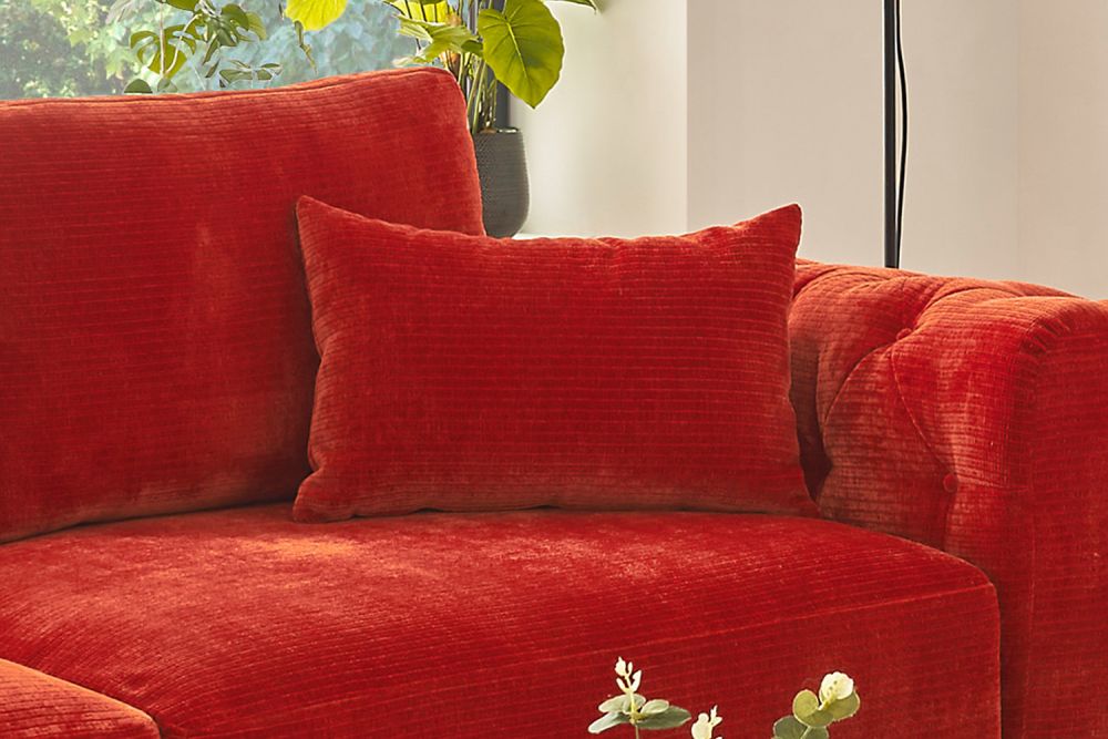 KAWOLA cojín puntiagudo SEPHI rectangular pana rojo vintage