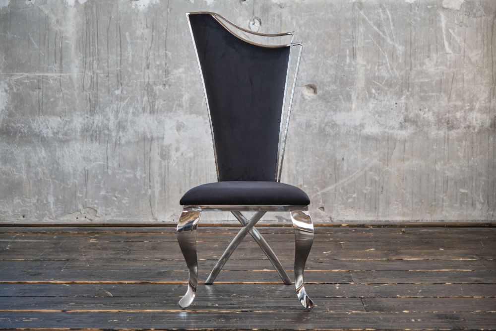 KAWOLA Silla de comedor AMALIA terciopelo barroco negro