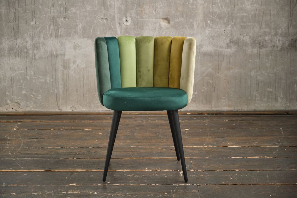 Silla KAWOLA Silla de comedor JADA Terciopelo verde pié negro